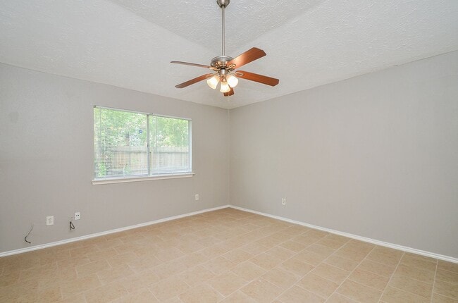 Building Photo - Beautiful spacious home available for rent !