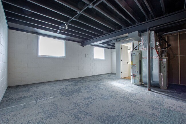 Building Photo - 3 Bedroom / 2 Bath Home with Finished Basment and Washer/Dryer!