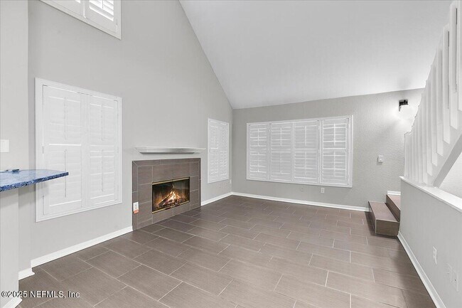 Building Photo - 13703 Richmond Park Dr N