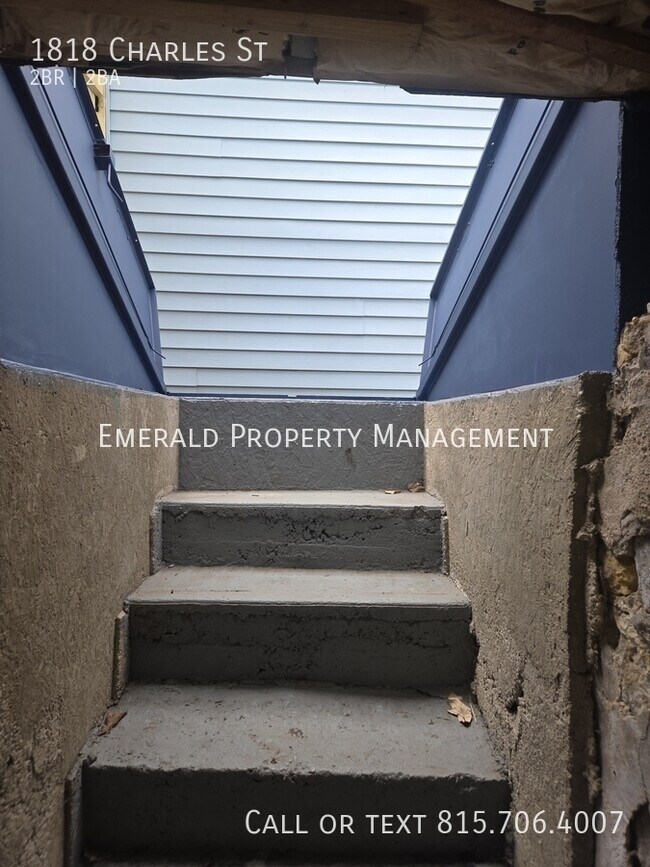 Building Photo - 1818 Charles St