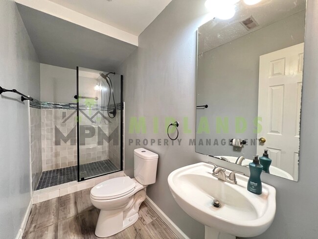 Building Photo - 168 Springway Dr