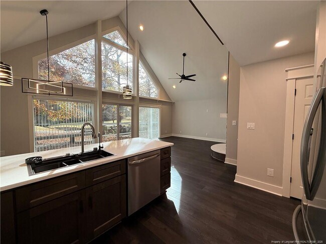 Building Photo - 1610 N Stonegate Dr