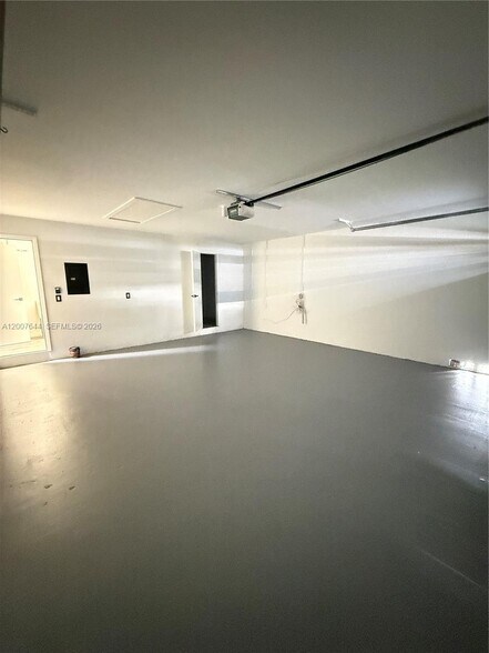 Building Photo - 1711 SW 100th Ave