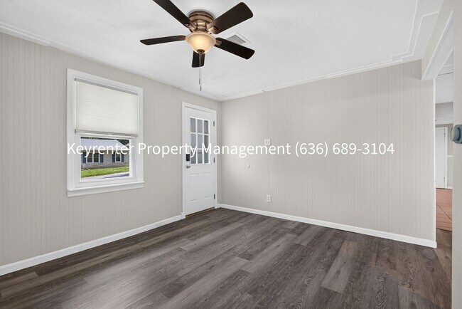 Building Photo - Fully Renovated 2BR/1BA Home for Rent