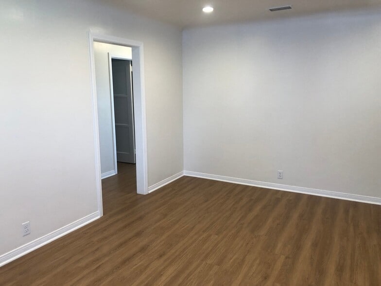 Building Photo - 10828 Montecito Dr