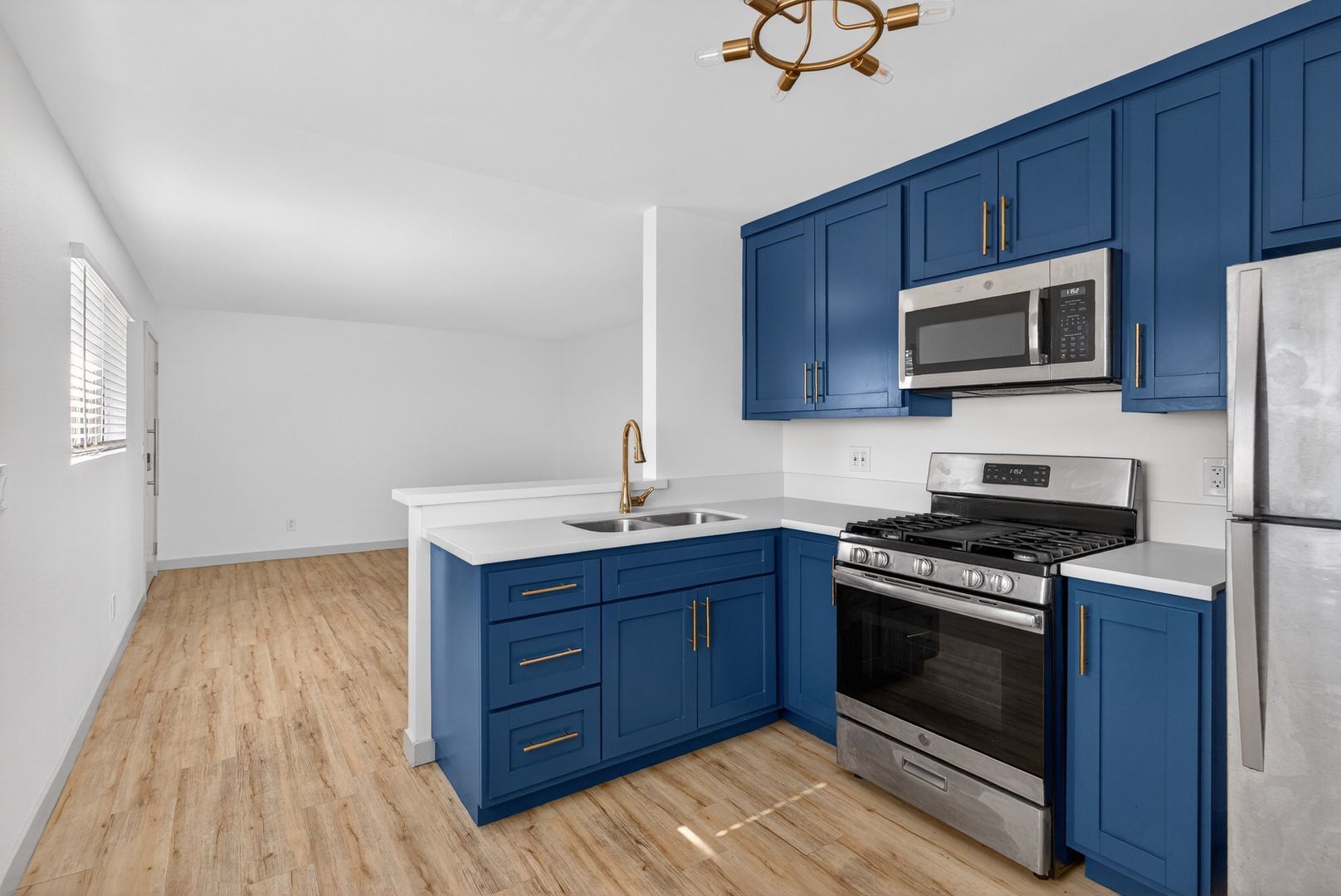 Building Photo - 921 Alamitos Ave