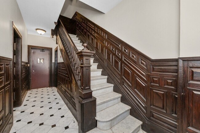 Building Photo - 261 Beacon St