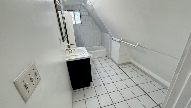 Building Photo - 459 N Alfred St