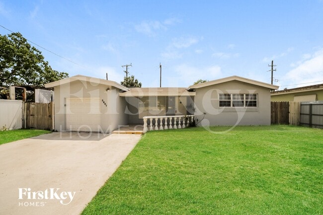 Building Photo - 2807 Utopia Dr