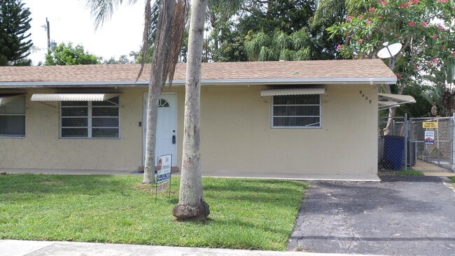 Building Photo - 9459 SW 51st Ct