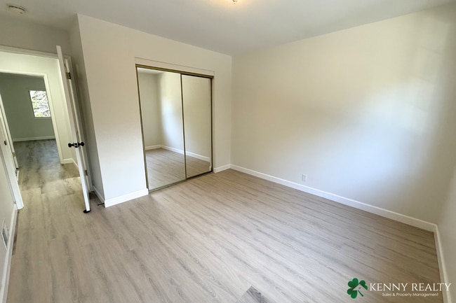 Building Photo - Spacious Remodeled 3 BD/2 BA Home, 2 Bonus Rooms & Large Backyard