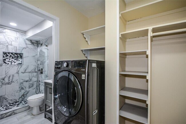 Building Photo - 620 Peachtree St NE