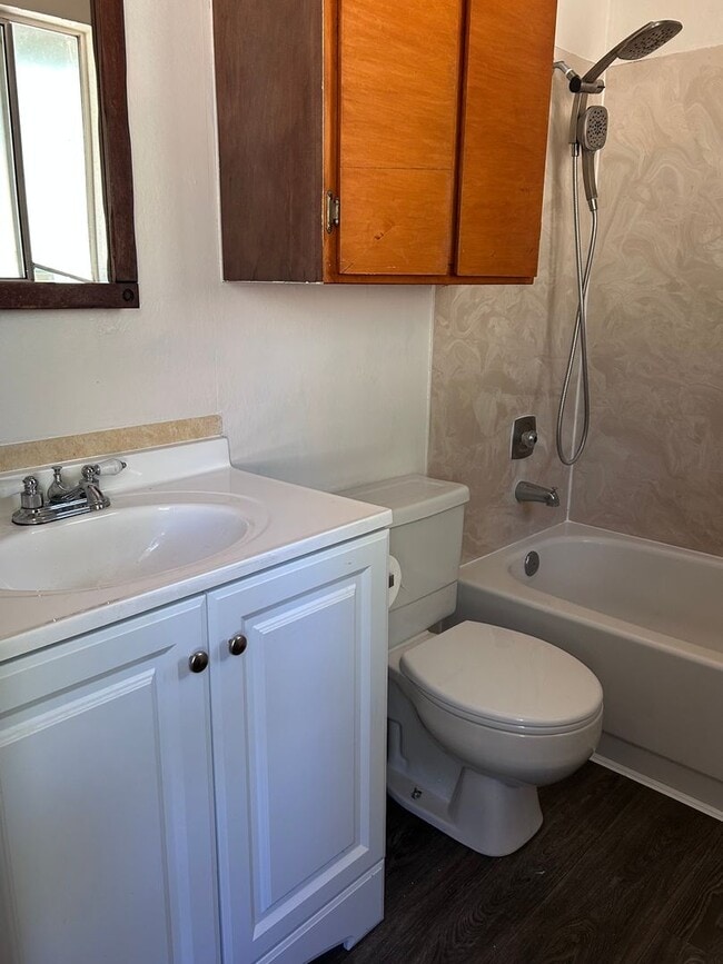 Building Photo - Updated 4BR Home in Renton's Victoria Park Neighborhood!