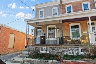 Building Photo - 3 bed 3bath