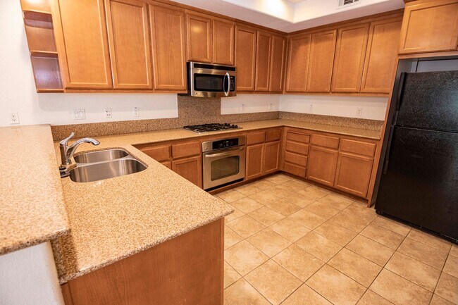 Building Photo - 947 Kestral Way
