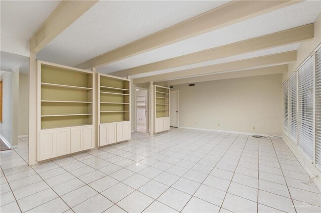 Building Photo - 2625 Village Dr