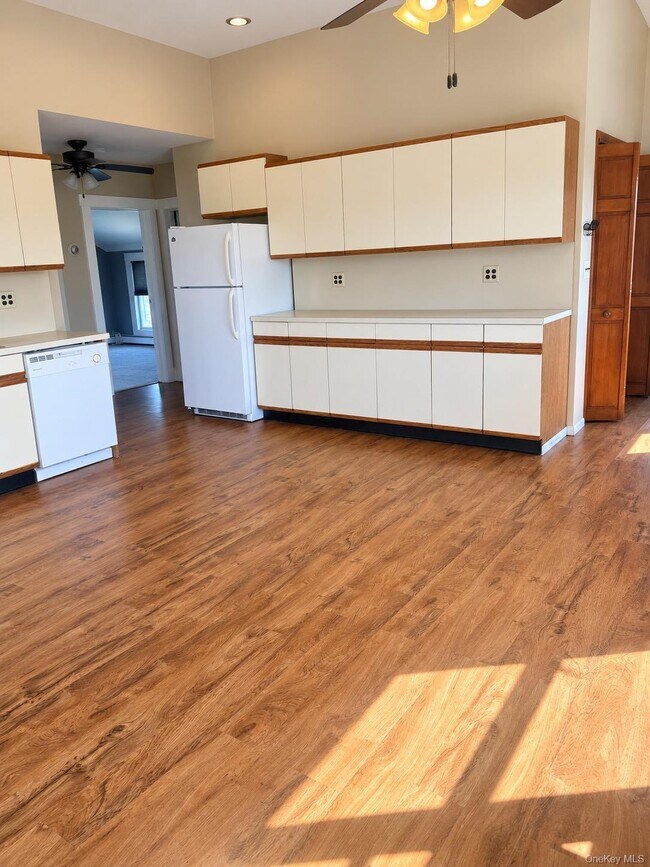 Building Photo - 46 Meadow Ln