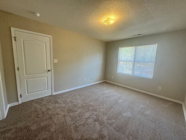 Building Photo - 3236 Ridgewood Pl Dr