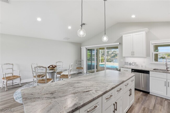 Building Photo - 1723 SW 31st Ln