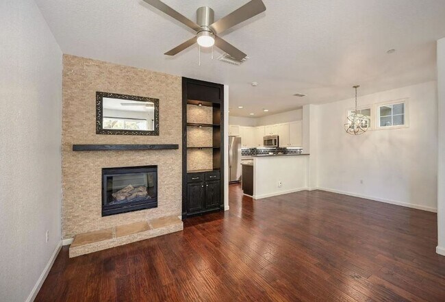 Building Photo - Experience Esplanade! Premier Townhome Com...