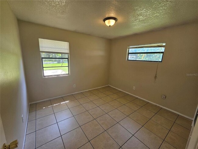 Building Photo - 7951 W Fern Pl