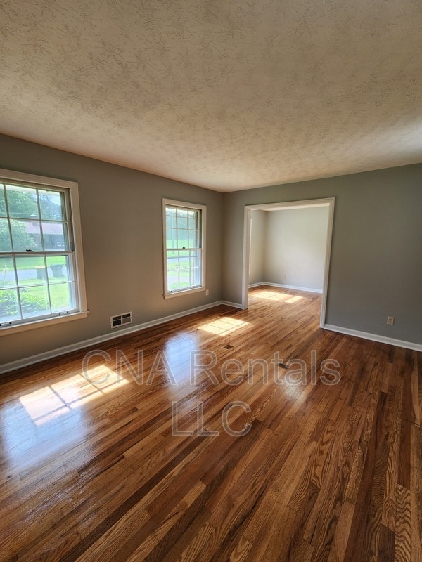 Building Photo - 626 Honeybear Ln