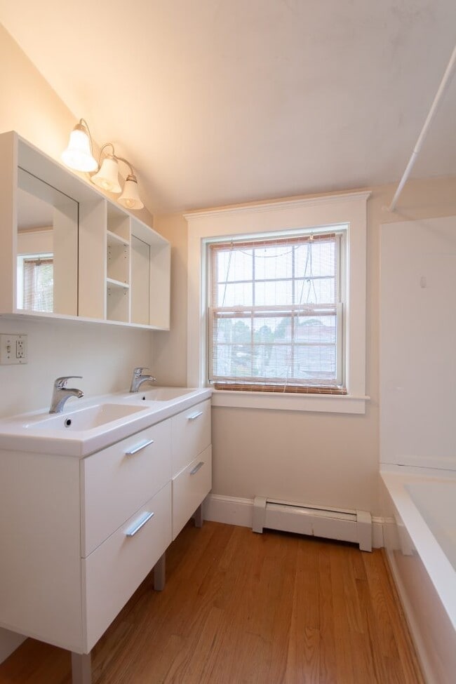 Building Photo - 51 Kingston Ave