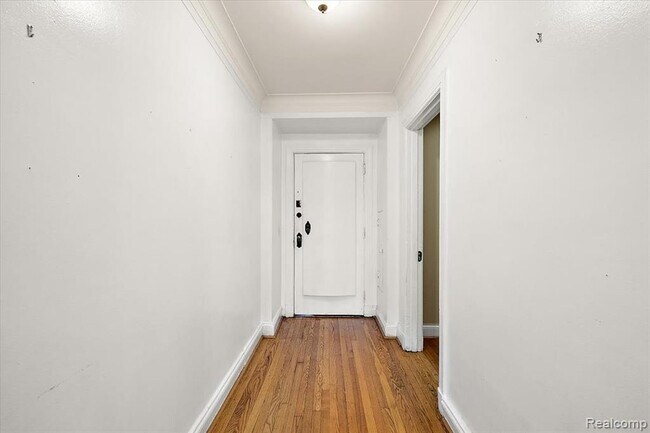 Building Photo - 15 E Kirby St