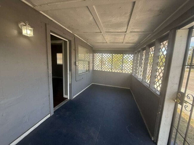 Building Photo - Beautiful Remodeled 4/1 Single Family Home in Lakeland