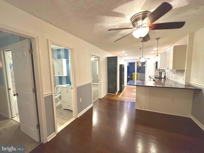 Building Photo - 502 Greenhill Ct