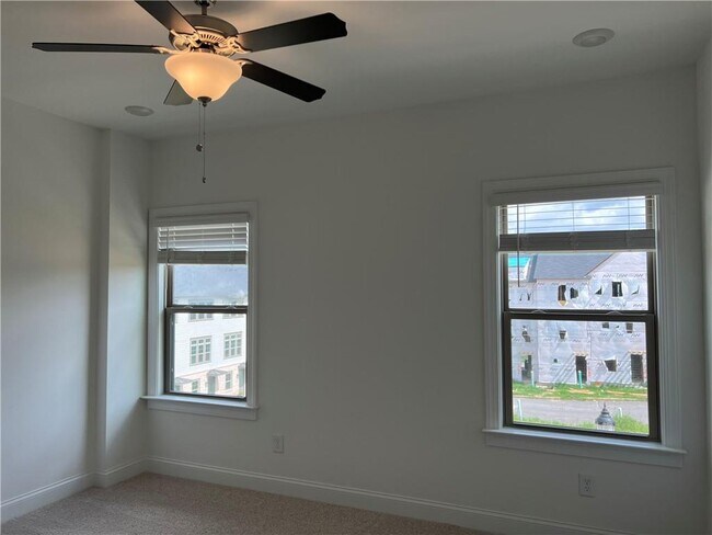 Building Photo - 2426 Figaro Dr