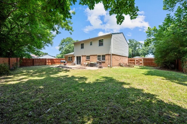 Building Photo - 4399 Hialeah Dr