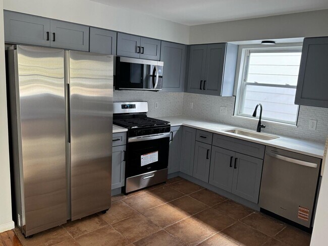 Building Photo - 74 Kenmore Ave