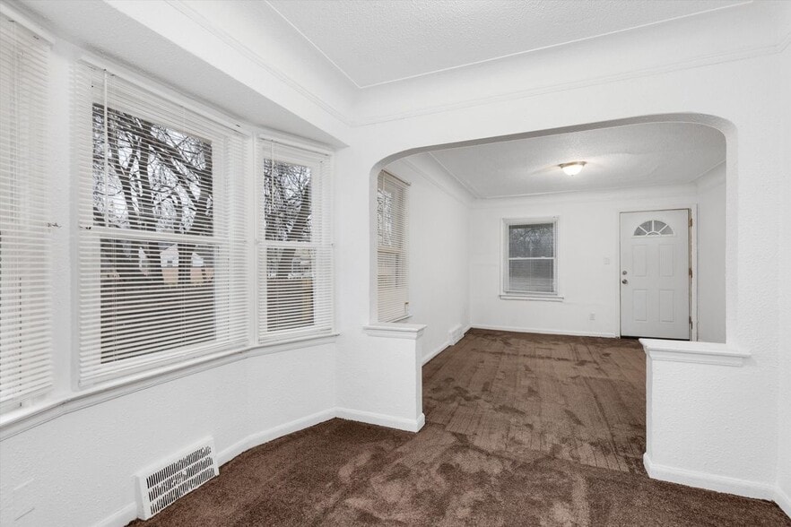 Building Photo - 12244 Woodmont Ave