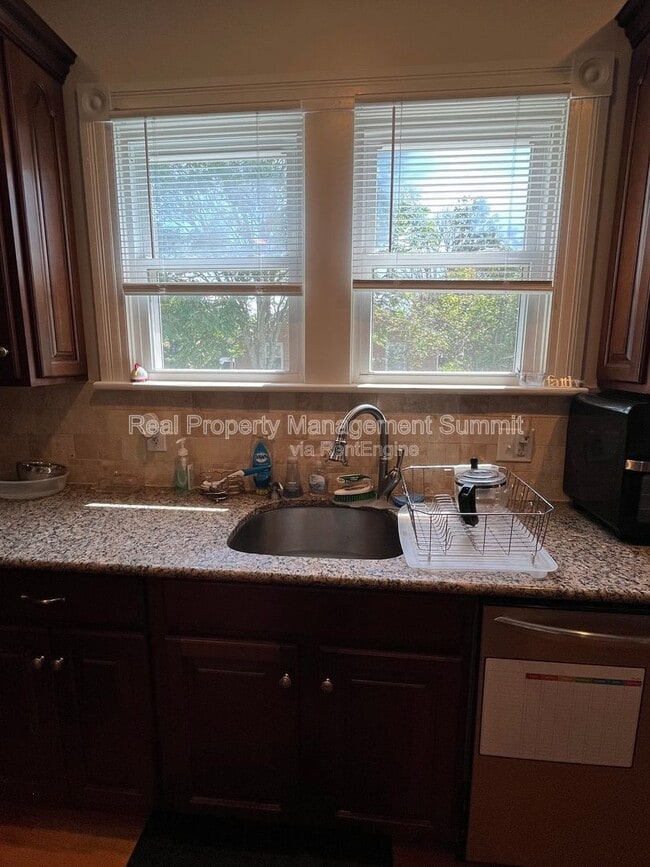 Building Photo - 11 Shady Ln