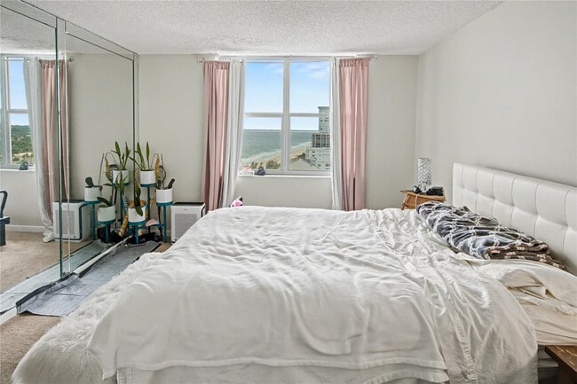 Building Photo - 1010 S Ocean Blvd