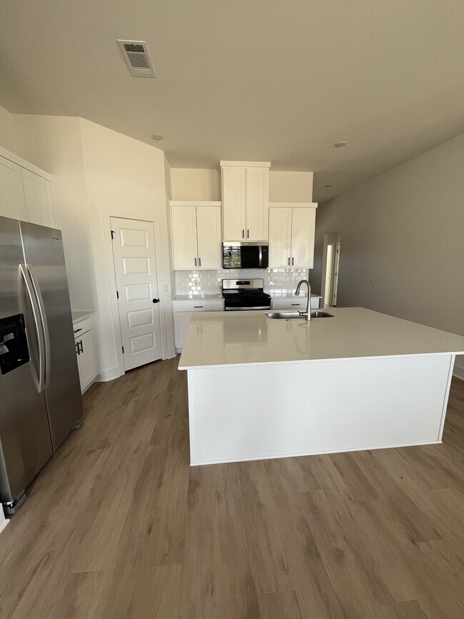 Building Photo - 464 W Gosling Isle