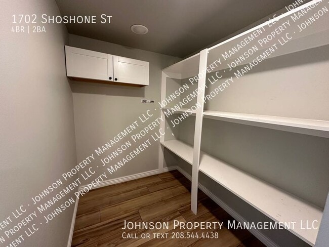 Building Photo - 1702 Shoshone St