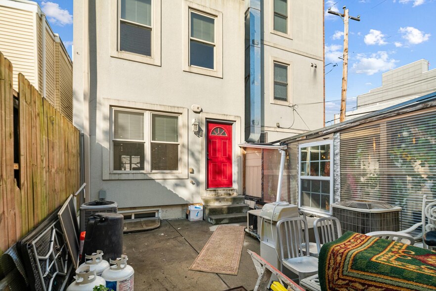 Building Photo - 1403 S 20th St