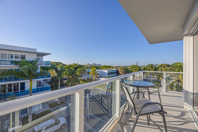 Building Photo - 117 Lake Ave