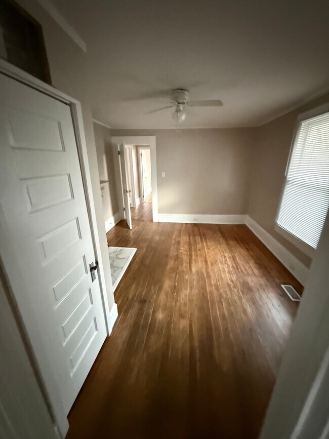 Building Photo - 391 Madison St