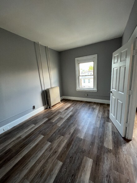 Building Photo - 806 Ferry St