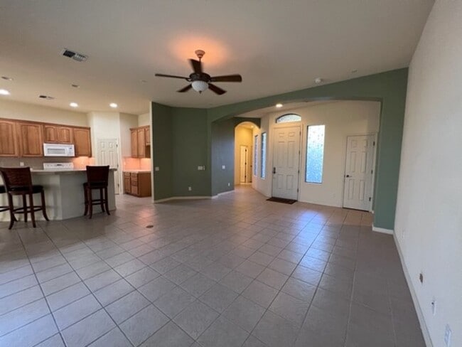Building Photo - 3 Bed 2 Bath Golf Gated Community Pet Friendly,Boat Garage. Bullhead Parkway