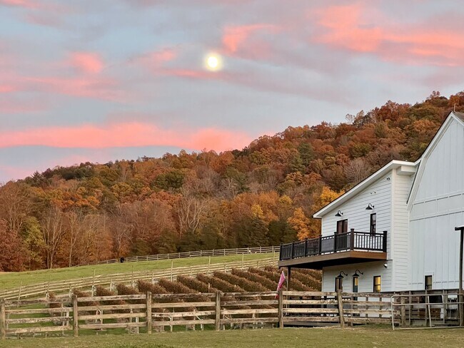 Building Photo - 3440 N Fork Farms