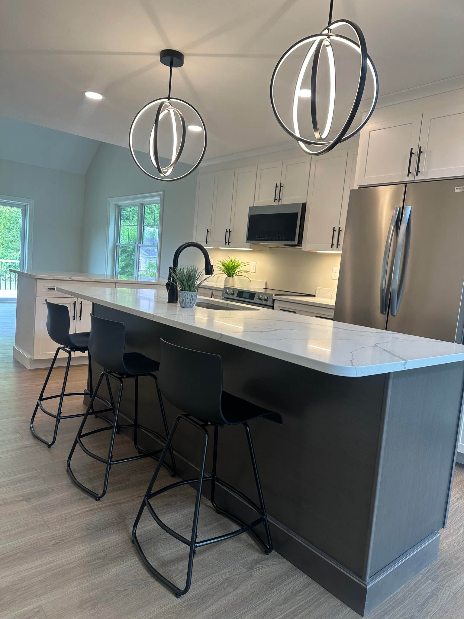 Beautiful quartz counter, brand new appliances, new cabinets. - 29 Liberty St