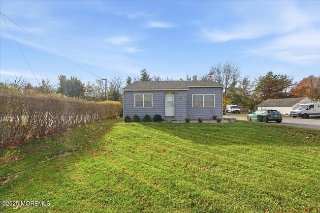 Building Photo - 674 Park Ave