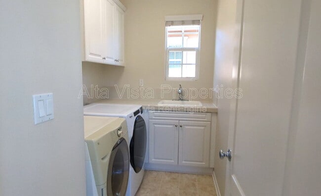 Building Photo - 8421 Kern Crescent