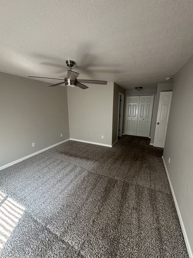 Building Photo - Beautiful single story on large lot in lov...