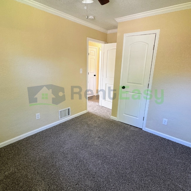 Building Photo - 949 Redwood Cir