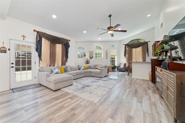 Building Photo - 3214 E Cedar Hollow Dr